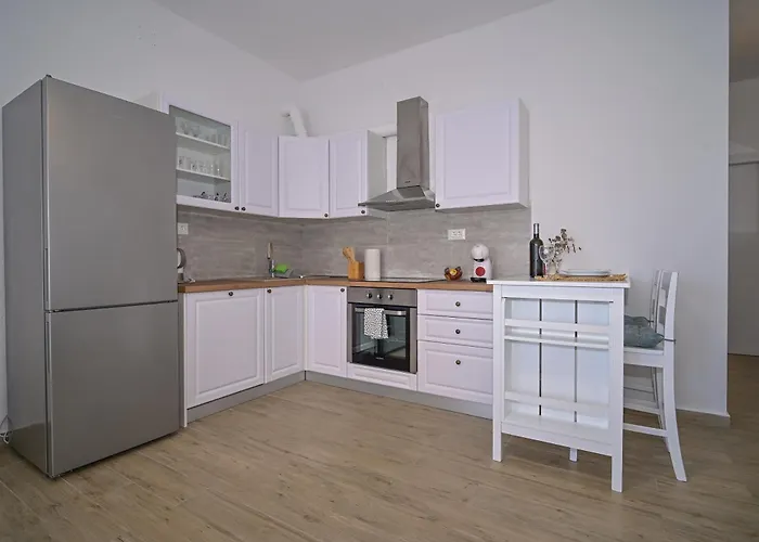 Ami Strozanac * Подстрана